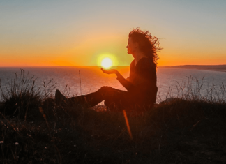 Sua sensibilidade aflora a medida que você ouve a sua intuição!